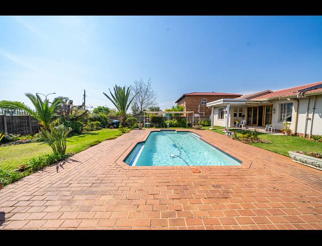 4 BEDROOM FREESTANDING FOR SALE IN DALPARK EXT 11